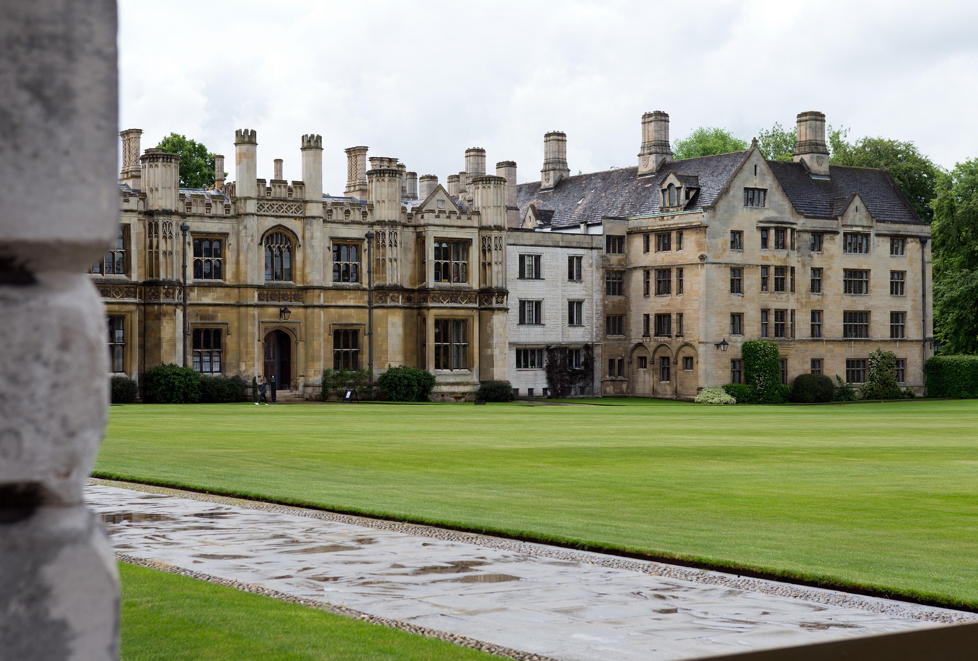 AI grading risks 'homogenised' university marking, Cambridge study warns