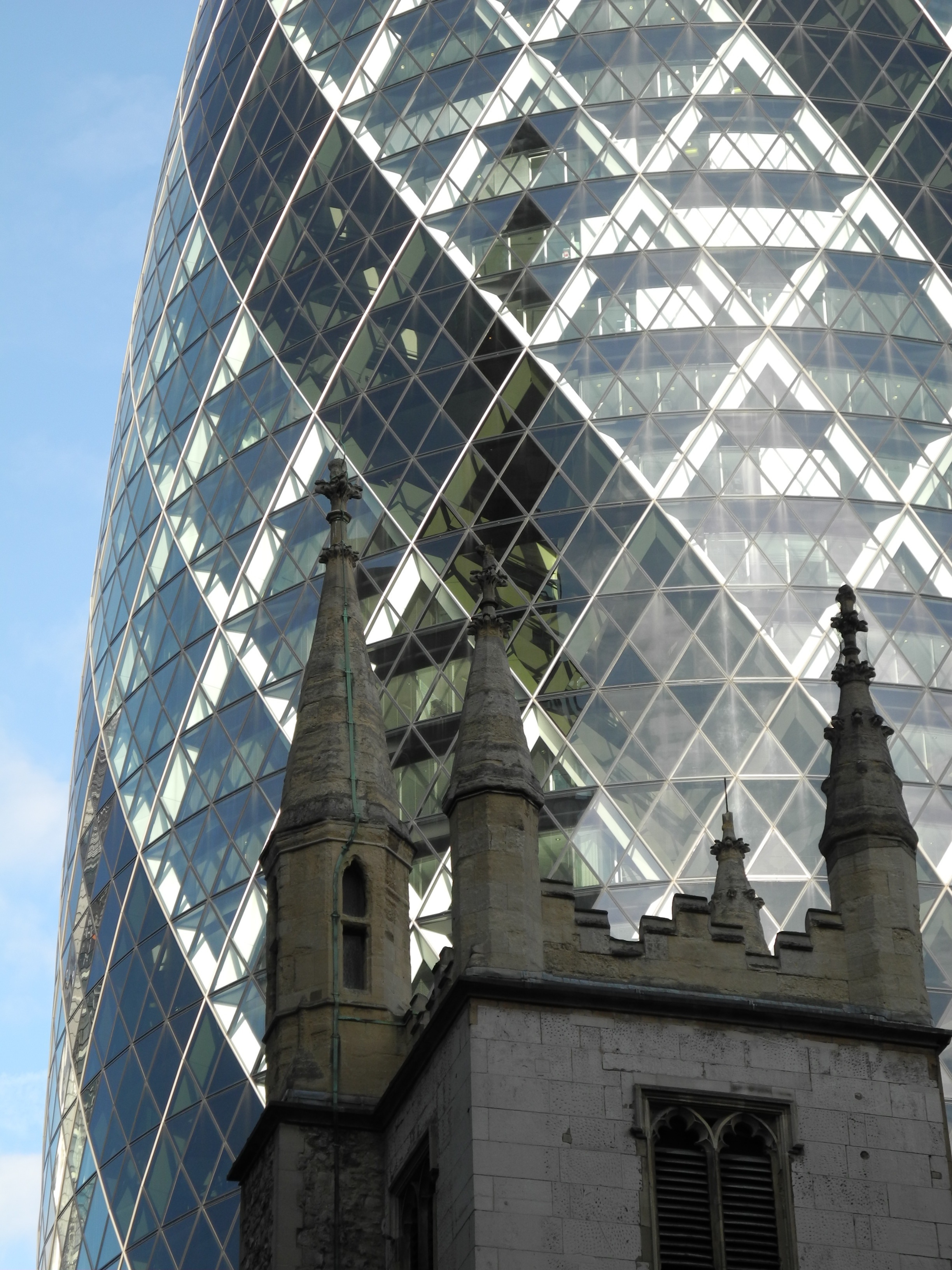 London: Quinn Emanuel sets record with £189,000 starting salary