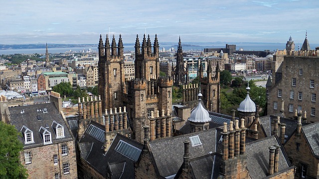 Homes in Glasgow and Edinburgh sell faster than rest of UK