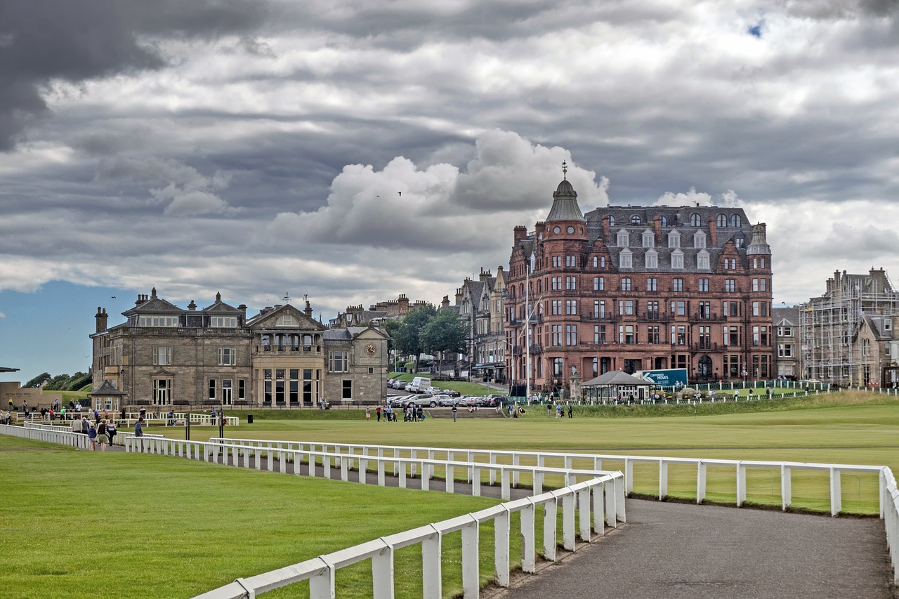 St Andrews flat overlooking 18th hole at Old Course on market for £1